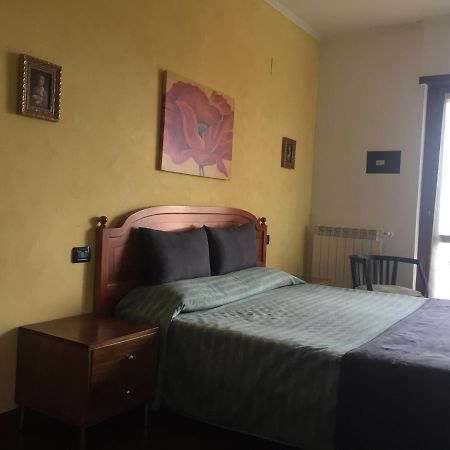 Bed and Breakfast Bb Nuova Fiera Di Roma Фьюмичино Экстерьер фото